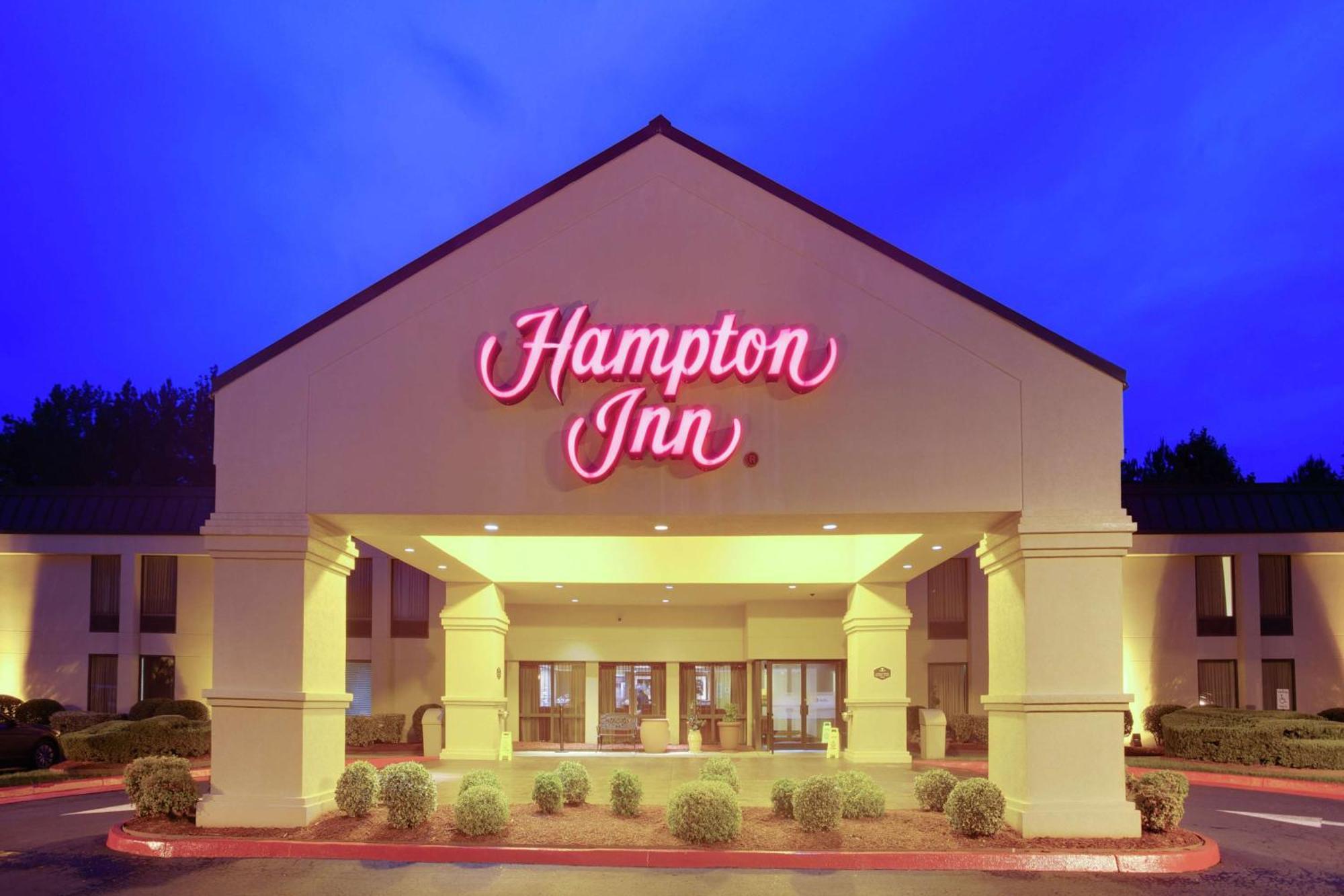 Hampton Inn Честър Екстериор снимка